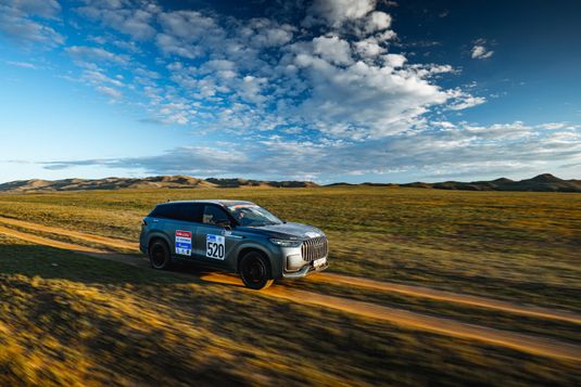 Смотрите запись прямого эфира с Сергеем Карякиным и JAECOO J8!