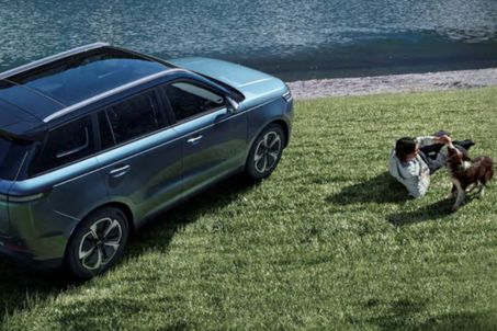 Кроссовер JAECOO J5 – гармония формы и цвета